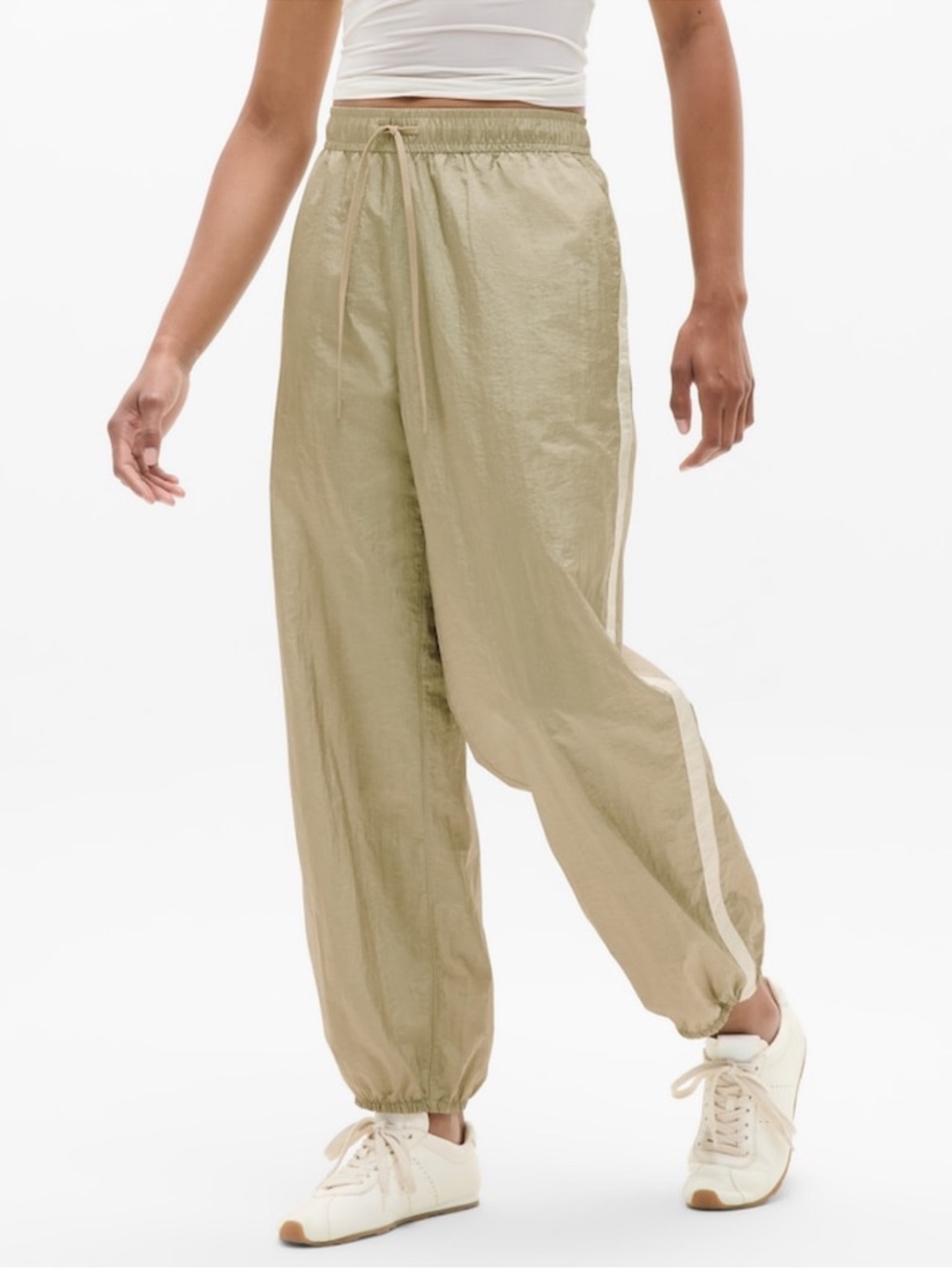 Athleta Daybreak Mid-rise parachute jogger. Small
